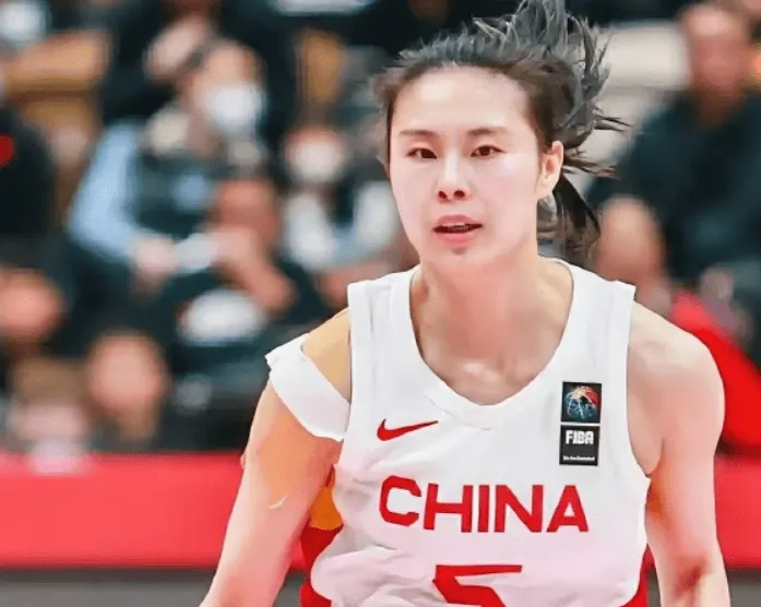 中澳女篮热身赛第二场:中国女篮72-80不敌澳大利亚女篮