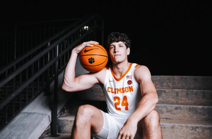 沙姆斯:P.J.霍尔选择落选并与掘金队签订了一份双向合同