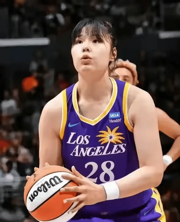 WNBA:洛杉矶火花队VS拉斯维加斯王牌队首发 李月汝替补上场