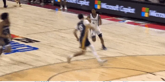 人才连接！迪林汉姆反击送出精彩传球 香农接球起跳 战斧滑翔扣篮