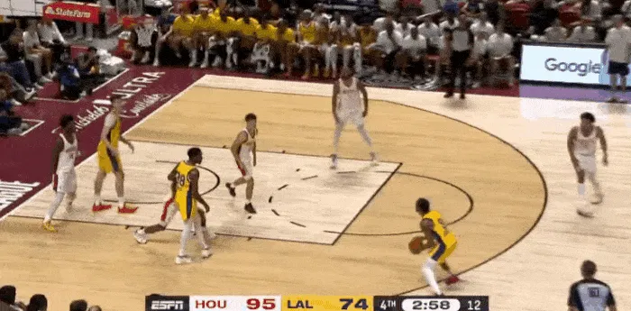 没人能进去！布朗尼在空旷的空间内三分球不中 三米外无人防守 全场比赛他8投0中